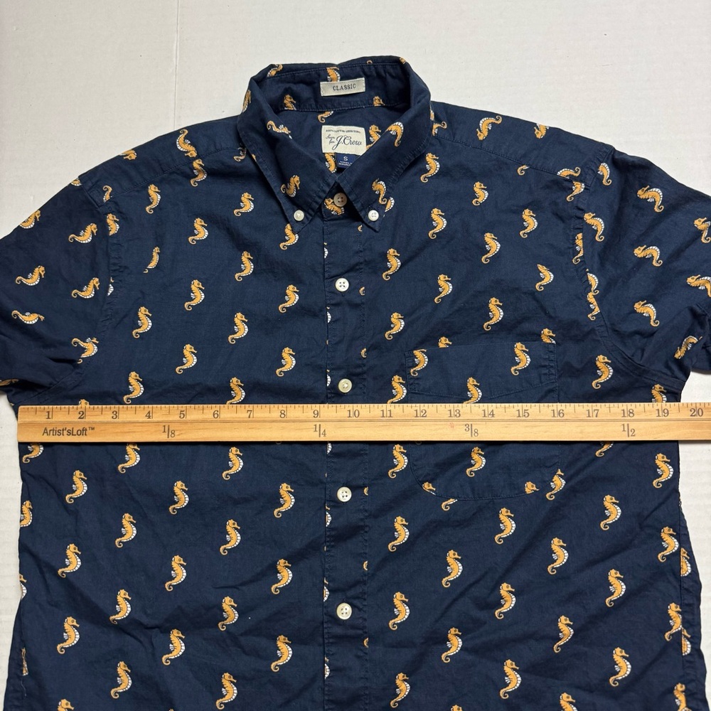 J. Crew Men's Seahorses All-Over Print Short Sleeve Button Up Shirt Size: Small - Picture 4 of 10